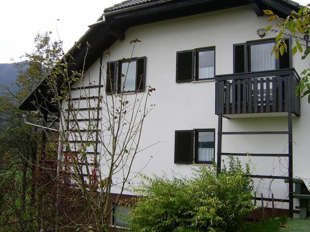 Apartments Zakrasnik Skofja Loka Room photo